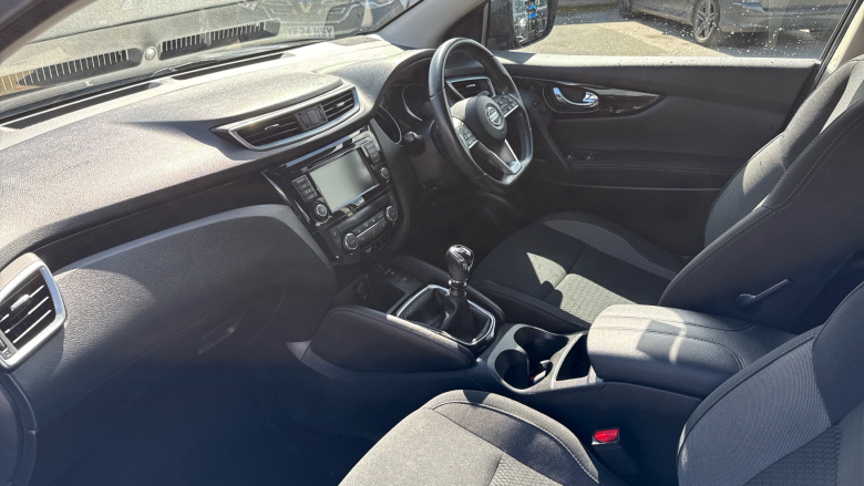 Nissan Qashqai 1.3 DiG-T Acenta Premium 5dr Petrol Hatchback